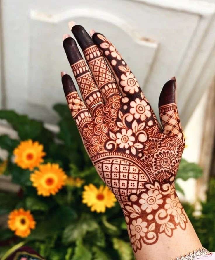95+ Top Trending Stylish Front Hand Mehndi Designs for Fashion Lovers 40 Stylish Floral Mehndi Design Front Hand