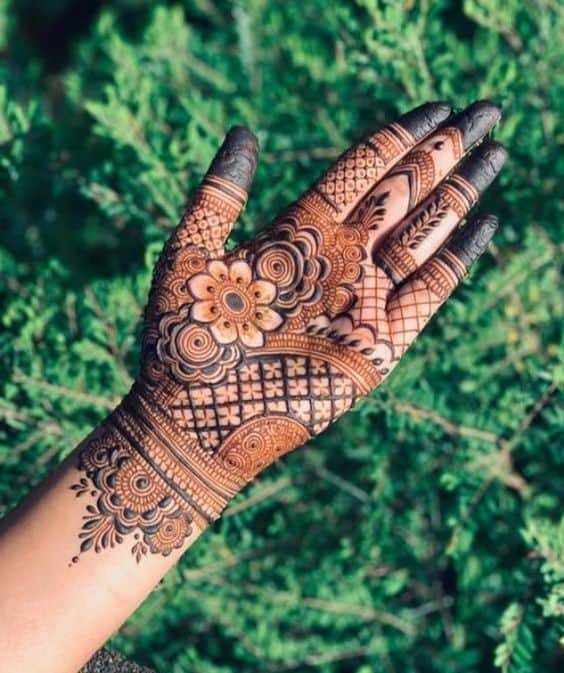 95+ Top Trending Stylish Front Hand Mehndi Designs for Fashion Lovers 38 Stylish Floral Mehndi Design Front Hand