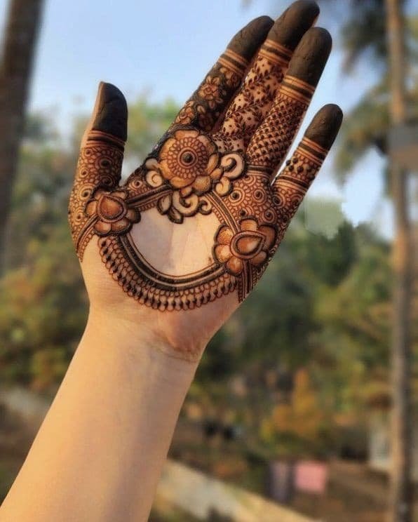 95+ Top Trending Stylish Front Hand Mehndi Designs for Fashion Lovers 16 Stylish Front Hand Mehndi Design