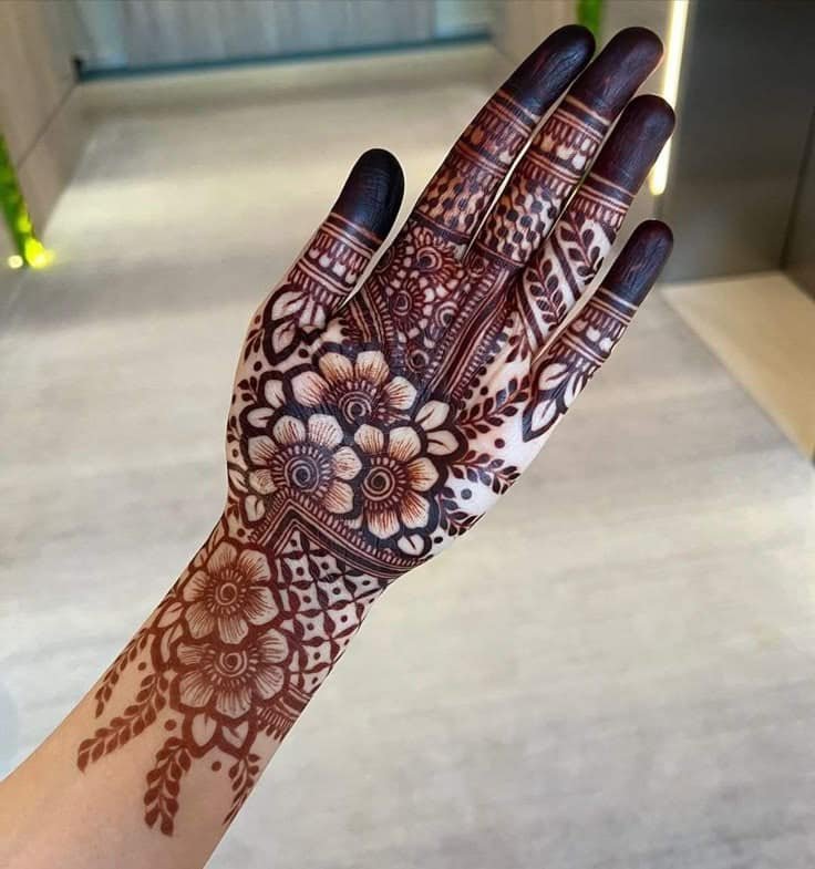 95+ Top Trending Stylish Front Hand Mehndi Designs for Fashion Lovers 34 Stylish Floral Mehndi Design Front Hand