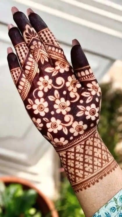 95+ Top Trending Stylish Front Hand Mehndi Designs for Fashion Lovers 31 stylish floral mehndi design front hand