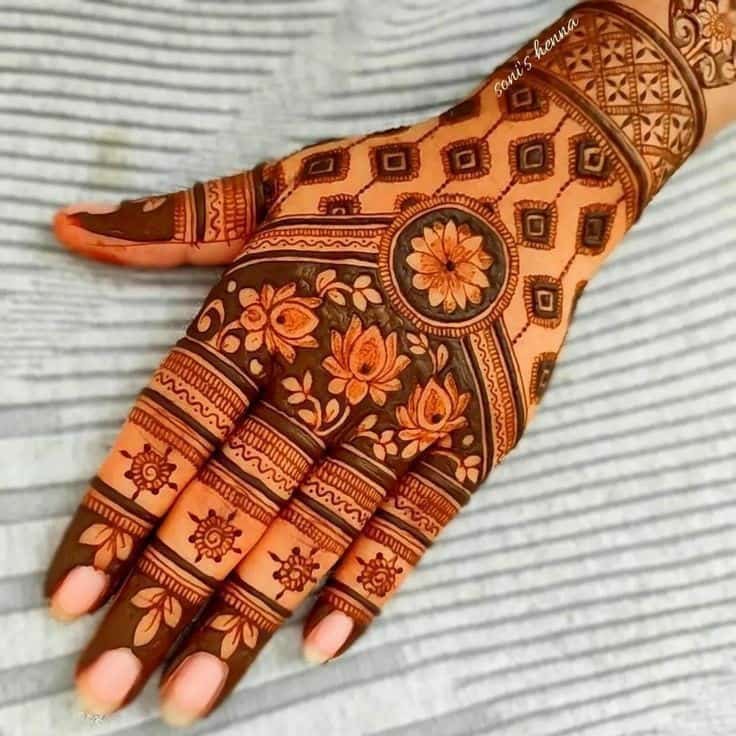 Top 50+ Modern Engagement Mehndi Designs Ideas 21 Modern Engagement Mehndi Designs Back Hand