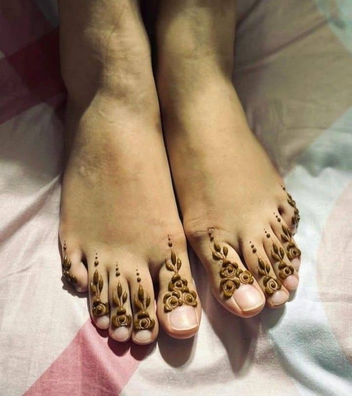 Top 50 Foot Finger Mehndi Designs to Elevate Your Bridal Look 37 Foot Finger Mehndi Designs
