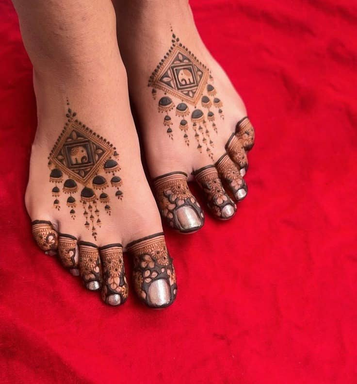 Top 50 Foot Finger Mehndi Designs to Elevate Your Bridal Look 7 Foot Finger Mehndi Designs