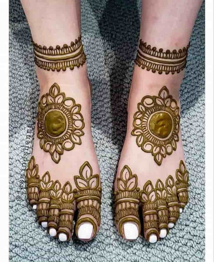 Top 50 Foot Finger Mehndi Designs to Elevate Your Bridal Look 14 Foot Finger Mehndi Designs