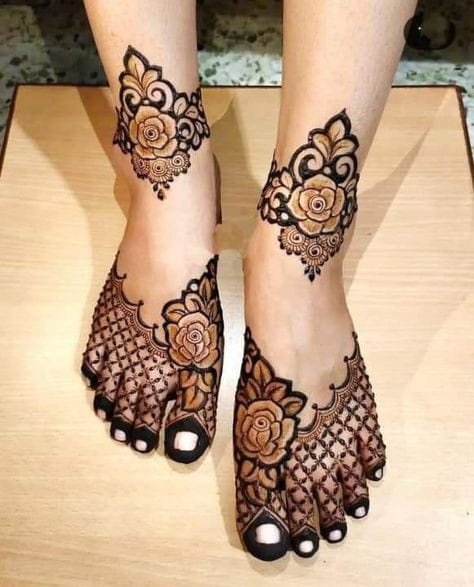 Top 50 Foot Finger Mehndi Designs to Elevate Your Bridal Look 16 Foot Finger Mehndi Designs