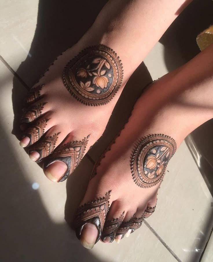Top 50 Foot Finger Mehndi Designs to Elevate Your Bridal Look 42 Foot Finger Mehndi Designs