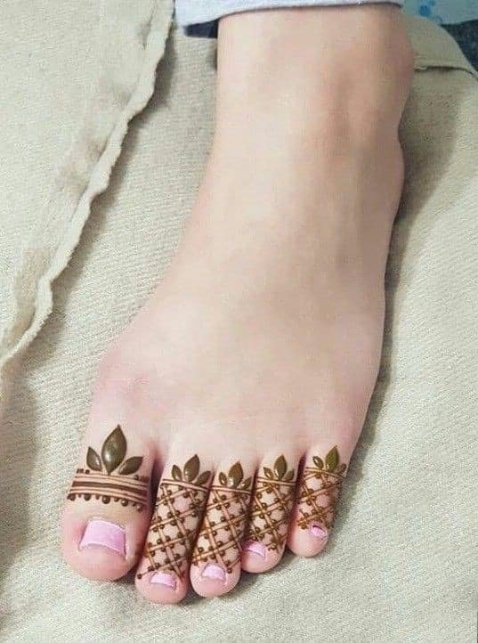 Top 50 Foot Finger Mehndi Designs to Elevate Your Bridal Look 31 Foot Finger Mehndi Designs