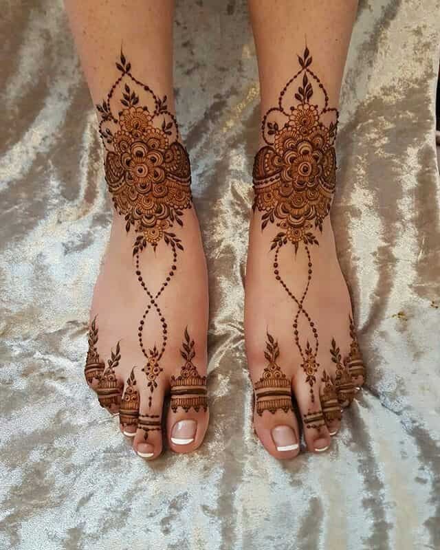 Top 50 Foot Finger Mehndi Designs to Elevate Your Bridal Look 6 Foot Finger Mehndi Designs